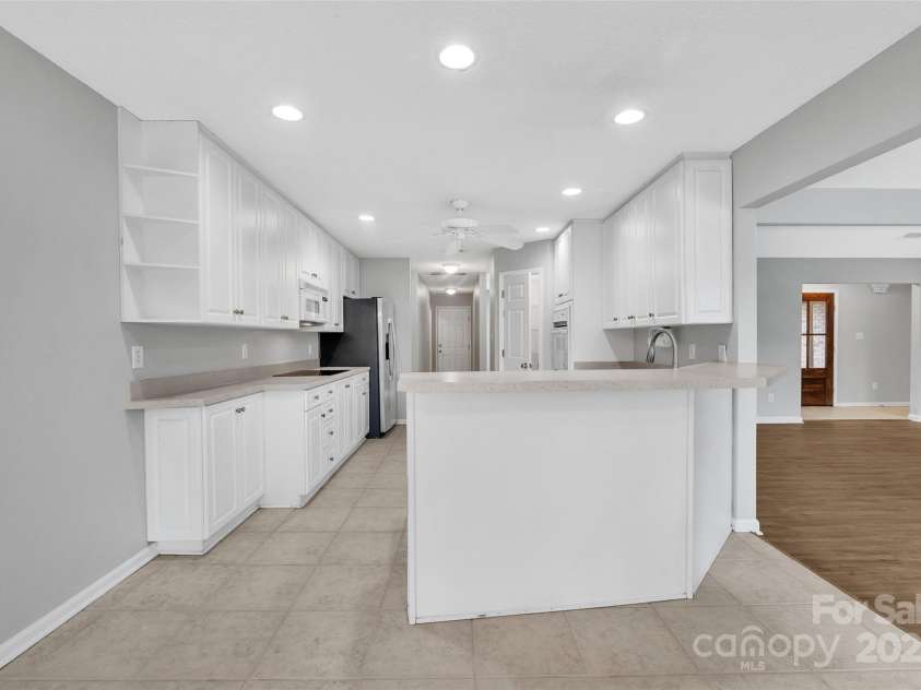 11153 Turtle Bay Court, Tega Cay, SC 29708.  MLS# CAR4238662, YatesRealty ID 11223. Kitchen