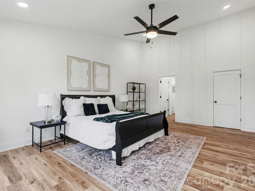 3211 Ross Avenue, Charlotte, NC 28208.  MLS# CAR4352267, YatesRealty ID 11224. 