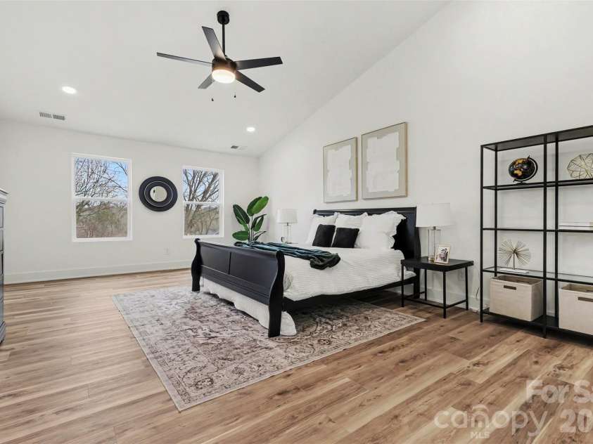 3211 Ross Avenue, Charlotte, NC 28208.  MLS# CAR4352267, YatesRealty ID 11224. 