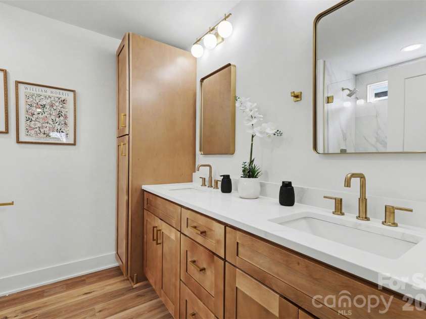 3211 Ross Avenue, Charlotte, NC 28208.  MLS# CAR4352267, YatesRealty ID 11224. 