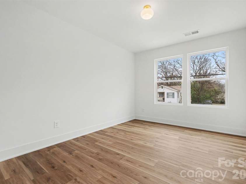 3211 Ross Avenue, Charlotte, NC 28208.  MLS# CAR4352267, YatesRealty ID 11224. 