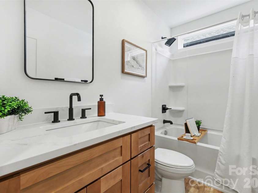 3211 Ross Avenue, Charlotte, NC 28208.  MLS# CAR4352267, YatesRealty ID 11224. 