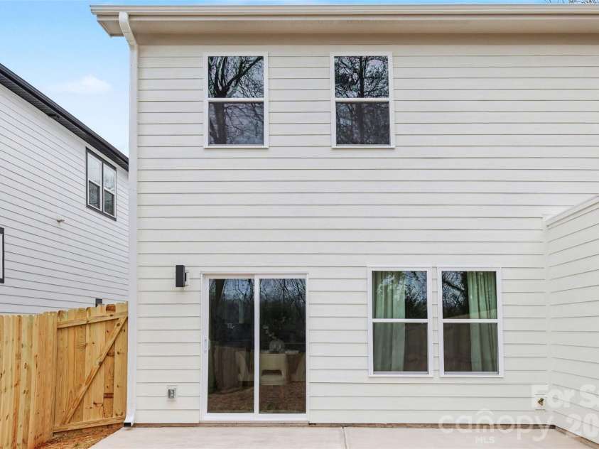 3211 Ross Avenue, Charlotte, NC 28208.  MLS# CAR4352267, YatesRealty ID 11224. 
