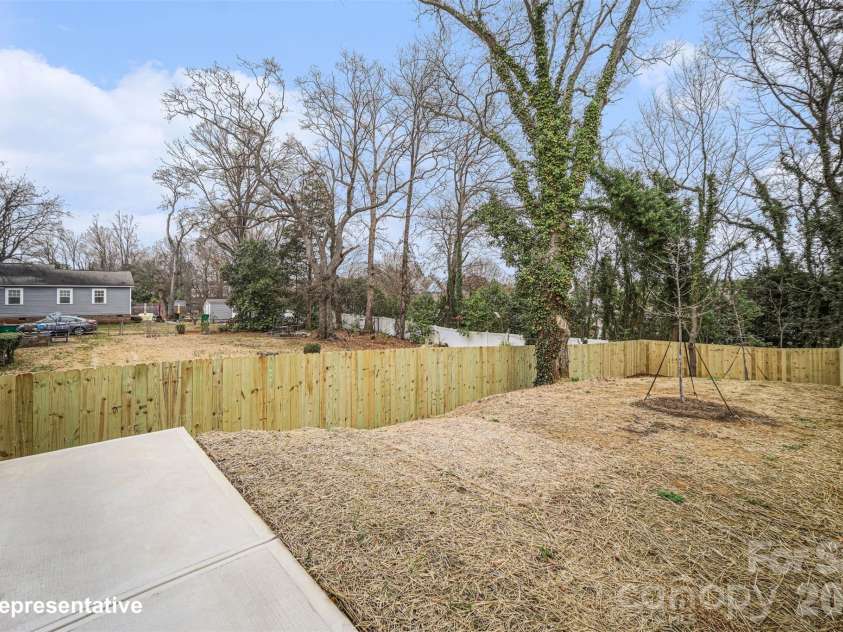 3211 Ross Avenue, Charlotte, NC 28208.  MLS# CAR4352267, YatesRealty ID 11224. 