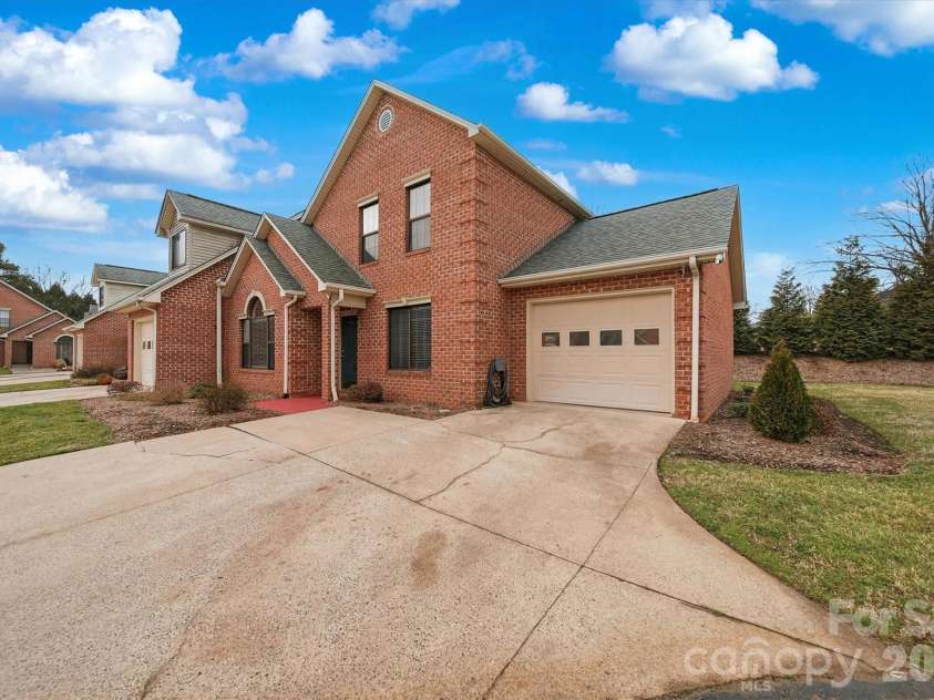 1658 20th Avenue Court, Hickory, NC 28601.  MLS# CAR4346819, YatesRealty ID 11225. 