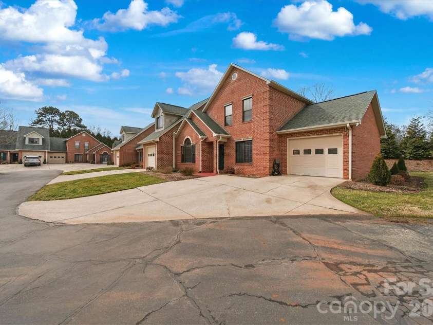 1658 20th Avenue Court, Hickory, NC 28601.  MLS# CAR4346819, YatesRealty ID 11225. 