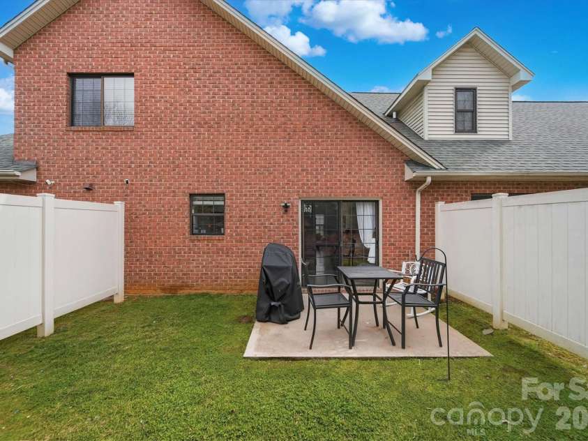1658 20th Avenue Court, Hickory, NC 28601.  MLS# CAR4346819, YatesRealty ID 11225. 