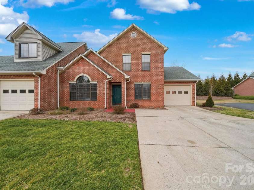 1658 20th Avenue Court, Hickory, NC 28601.  MLS# CAR4346819, YatesRealty ID 11225. 