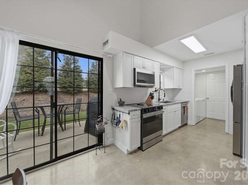 1658 20th Avenue Court, Hickory, NC 28601.  MLS# CAR4346819, YatesRealty ID 11225. Kitchen