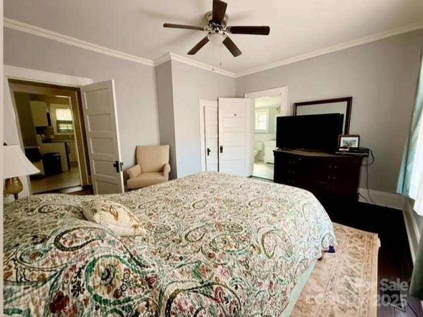 127 11th Street, Salisbury, NC 28144.  MLS# CAR4233647, YatesRealty ID 11226. 