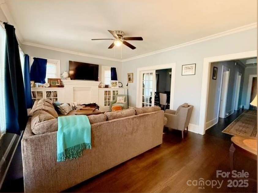 127 11th Street, Salisbury, NC 28144.  MLS# CAR4233647, YatesRealty ID 11226. Living Room