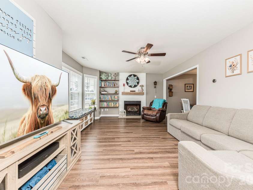 110 Saint Road, Richlands, NC 28574.  MLS# CAR4367854, YatesRealty ID 11227. Large Living Room