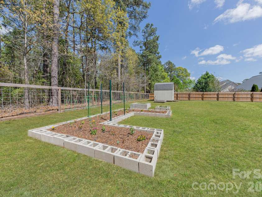 110 Saint Road, Richlands, NC 28574.  MLS# CAR4367854, YatesRealty ID 11227. Living Fence