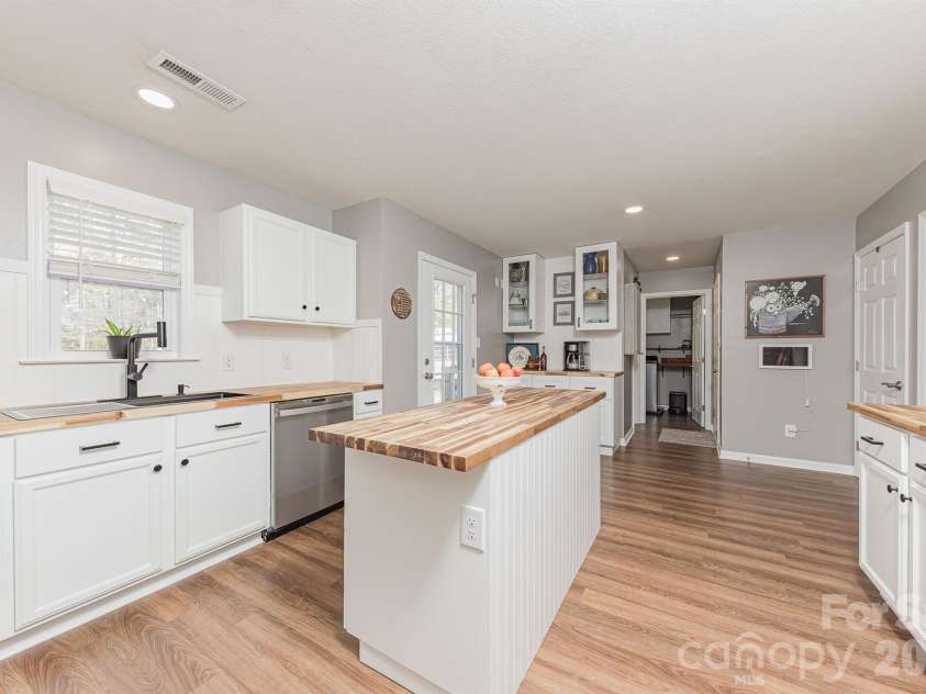110 Saint Road, Richlands, NC 28574.  MLS# CAR4367854, YatesRealty ID 11227. New upgraded Kitchen
