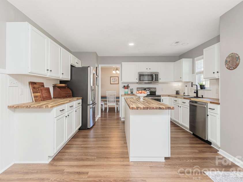 110 Saint Road, Richlands, NC 28574.  MLS# CAR4367854, YatesRealty ID 11227. Perfect Gathering Spot