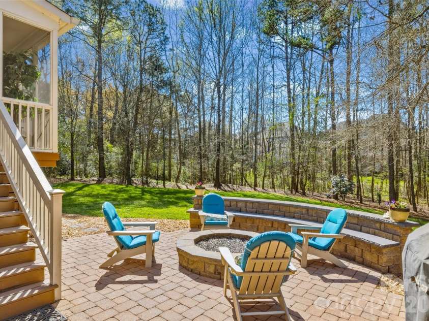 17142 Harcombe Drive, Charlotte, NC 28277.  MLS# CAR4357637, YatesRealty ID 11228. Custom designed outdoor patio with firepit