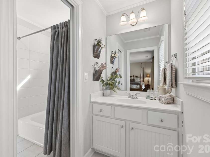 17142 Harcombe Drive, Charlotte, NC 28277.  MLS# CAR4357637, YatesRealty ID 11228. Jack and Jill bath