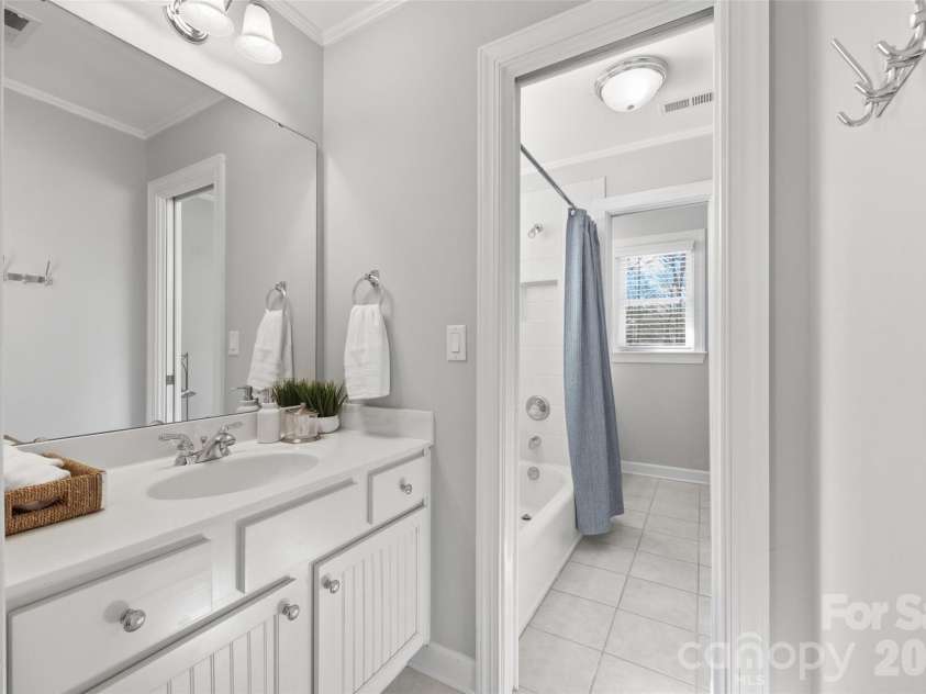 17142 Harcombe Drive, Charlotte, NC 28277.  MLS# CAR4357637, YatesRealty ID 11228. Jack and Jill bath