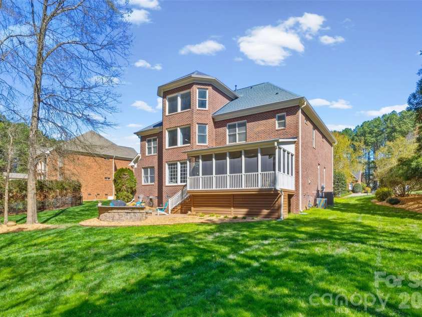 17142 Harcombe Drive, Charlotte, NC 28277.  MLS# CAR4357637, YatesRealty ID 11228. Large, flat rear yard