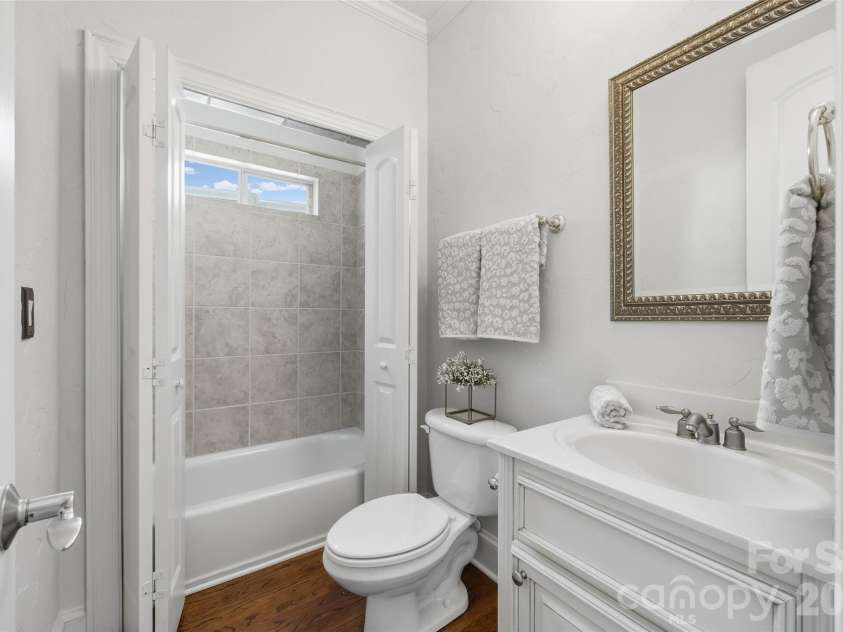 17142 Harcombe Drive, Charlotte, NC 28277.  MLS# CAR4357637, YatesRealty ID 11228. Main level full bath