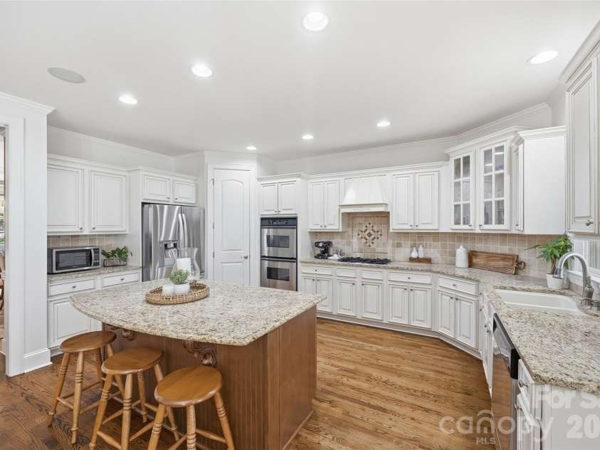 17142 Harcombe Drive, Charlotte, NC 28277.  MLS# CAR4357637, YatesRealty ID 11228. Open floorplan Kitchen