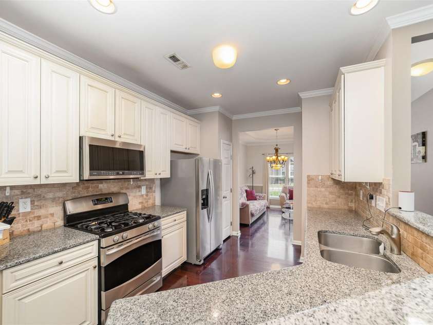 3248 Park South Station Boulevard, Charlotte, NC 28210.  MLS# CAR4243306, YatesRealty ID 11228. 