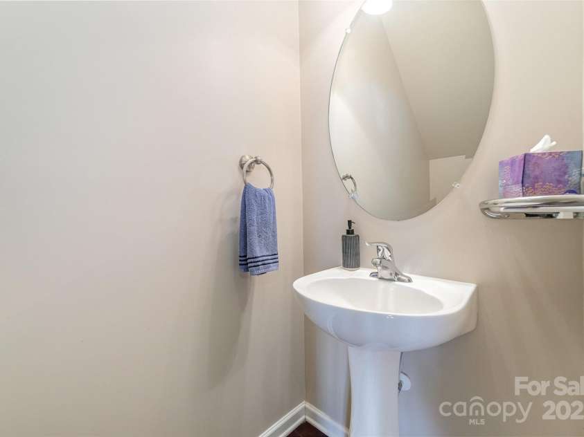 3248 Park South Station Boulevard, Charlotte, NC 28210.  MLS# CAR4243306, YatesRealty ID 11228. 