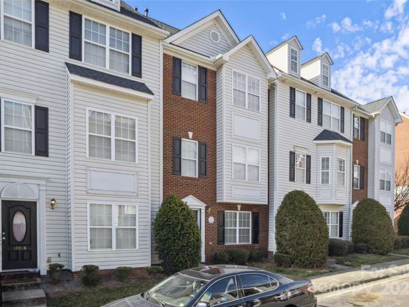 10032 Treeside Lane, Matthews, NC 28105.  MLS# CAR4329245, YatesRealty ID 11229. 