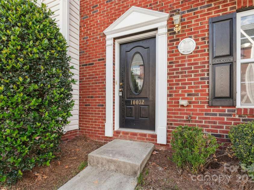 10032 Treeside Lane, Matthews, NC 28105.  MLS# CAR4329245, YatesRealty ID 11229. 