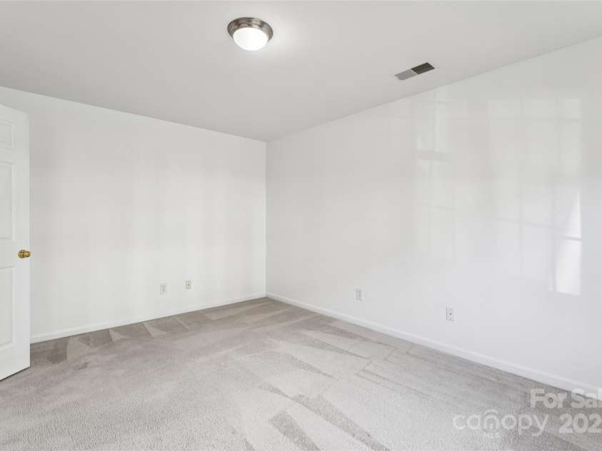 10032 Treeside Lane, Matthews, NC 28105.  MLS# CAR4329245, YatesRealty ID 11229. 