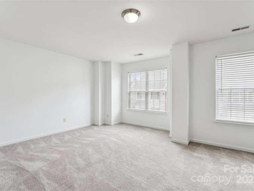 10032 Treeside Lane, Matthews, NC 28105.  MLS# CAR4329245, YatesRealty ID 11229. 