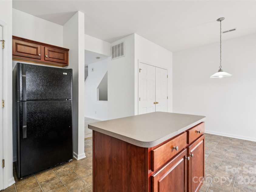 10032 Treeside Lane, Matthews, NC 28105.  MLS# CAR4329245, YatesRealty ID 11229. 