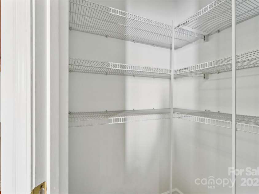 10032 Treeside Lane, Matthews, NC 28105.  MLS# CAR4329245, YatesRealty ID 11229. 