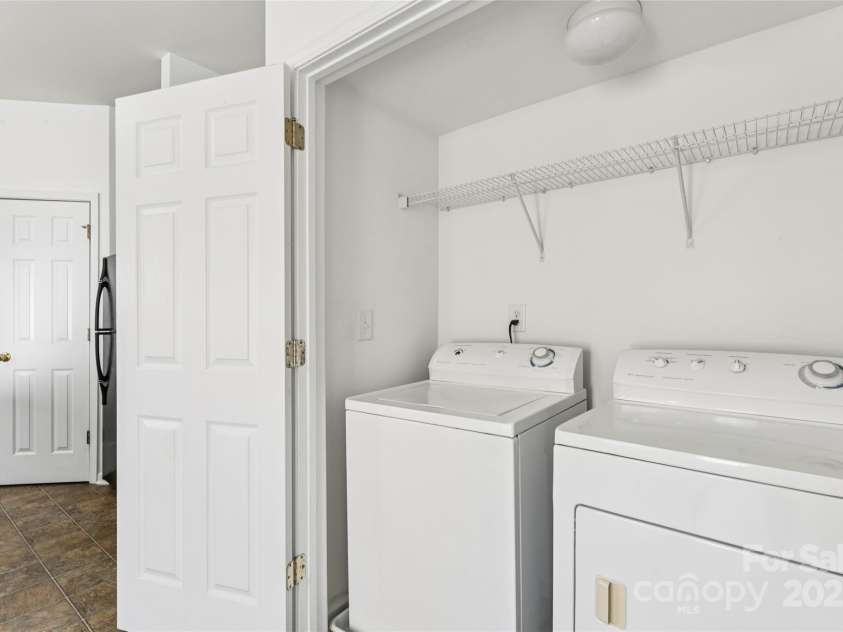 10032 Treeside Lane, Matthews, NC 28105.  MLS# CAR4329245, YatesRealty ID 11229. 