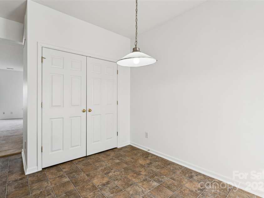 10032 Treeside Lane, Matthews, NC 28105.  MLS# CAR4329245, YatesRealty ID 11229. 