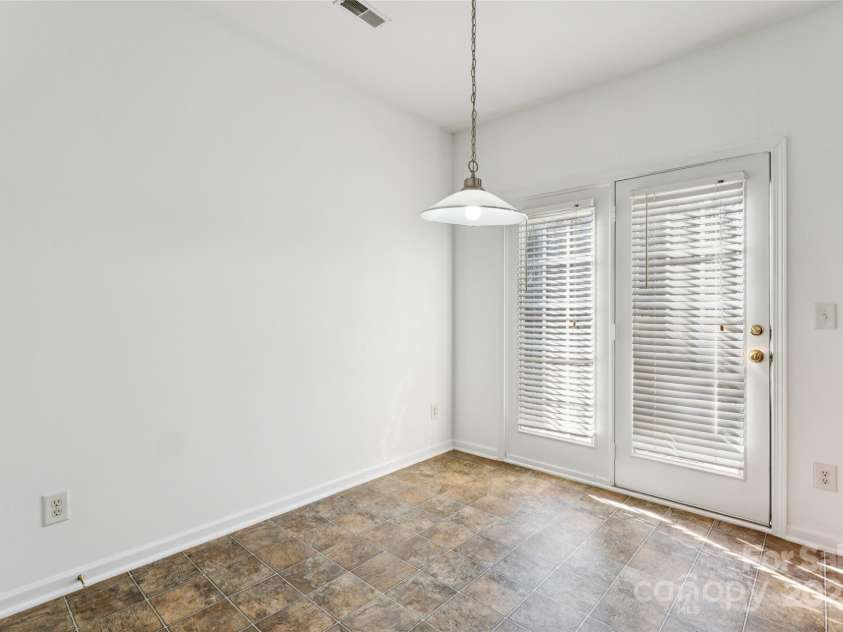 10032 Treeside Lane, Matthews, NC 28105.  MLS# CAR4329245, YatesRealty ID 11229. 