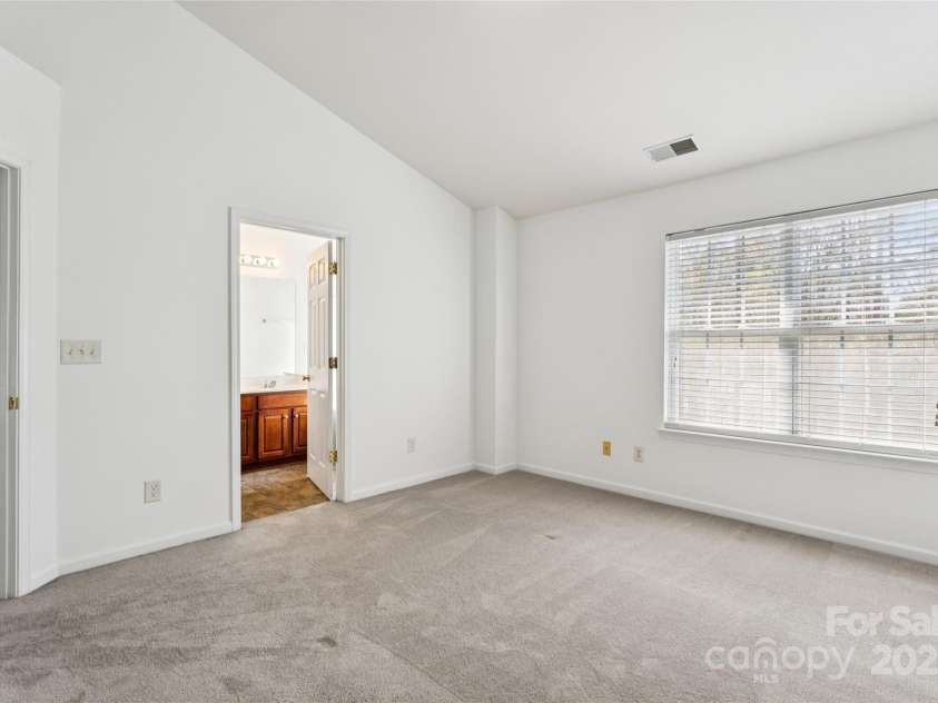 10032 Treeside Lane, Matthews, NC 28105.  MLS# CAR4329245, YatesRealty ID 11229. 