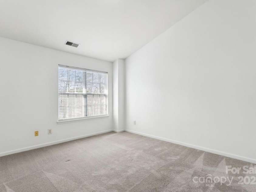 10032 Treeside Lane, Matthews, NC 28105.  MLS# CAR4329245, YatesRealty ID 11229. 