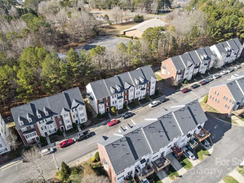 10032 Treeside Lane, Matthews, NC 28105.  MLS# CAR4329245, YatesRealty ID 11229. 