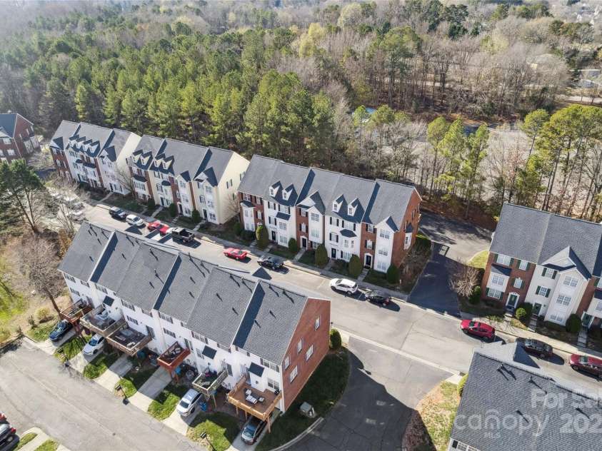 10032 Treeside Lane, Matthews, NC 28105.  MLS# CAR4329245, YatesRealty ID 11229. 
