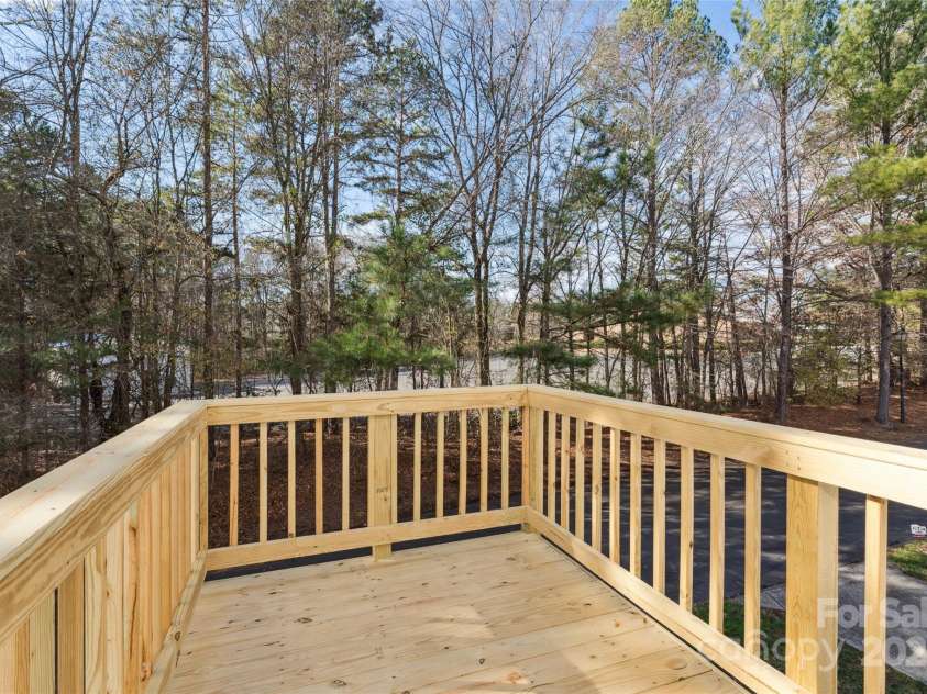 10032 Treeside Lane, Matthews, NC 28105.  MLS# CAR4329245, YatesRealty ID 11229. Brand new back deck