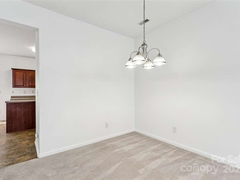 10032 Treeside Lane, Matthews, NC 28105.  MLS# CAR4329245, YatesRealty ID 11229. Dining area