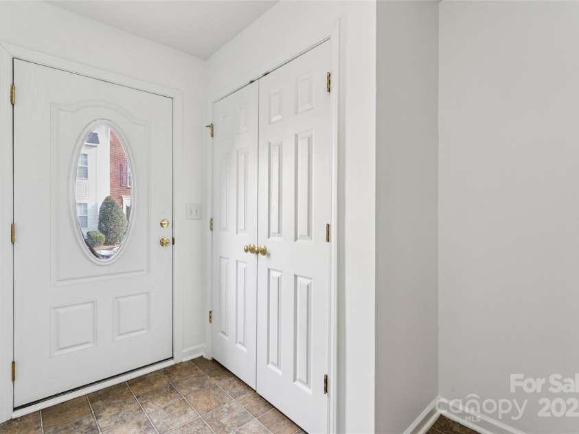 10032 Treeside Lane, Matthews, NC 28105.  MLS# CAR4329245, YatesRealty ID 11229. Entrance