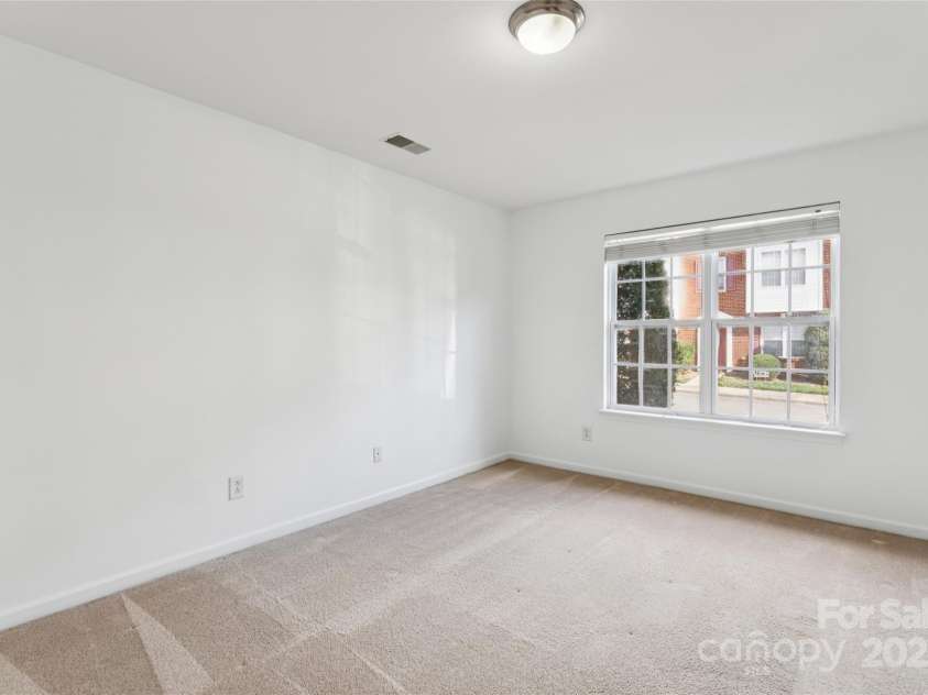 10032 Treeside Lane, Matthews, NC 28105.  MLS# CAR4329245, YatesRealty ID 11229. Main floor secondary bedroom