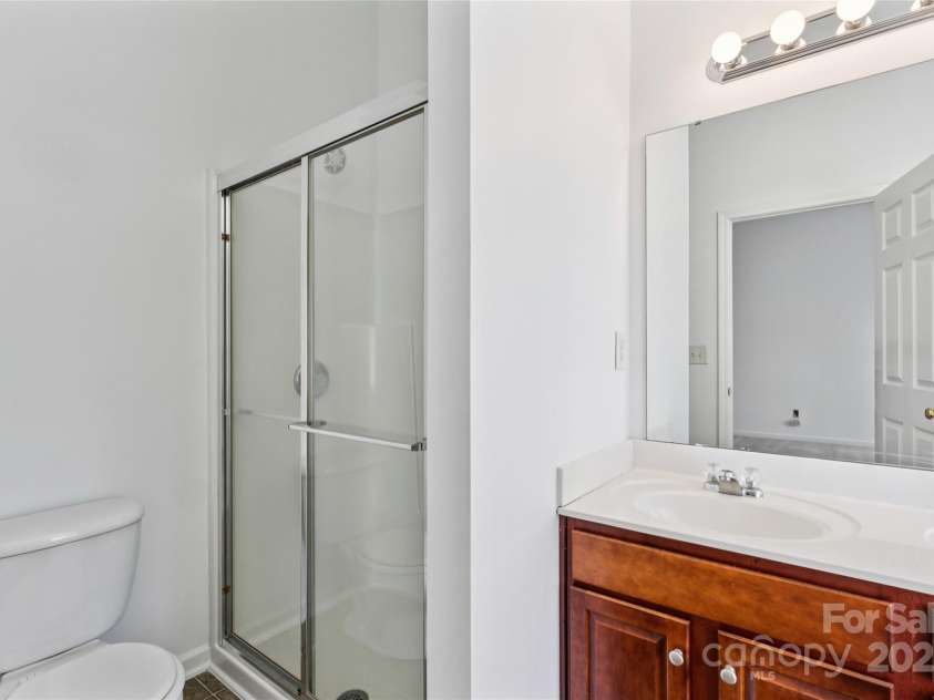 10032 Treeside Lane, Matthews, NC 28105.  MLS# CAR4329245, YatesRealty ID 11229. Primary bathroom
