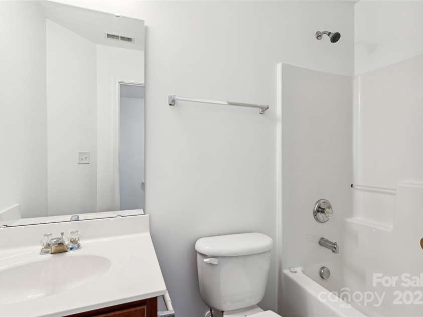 10032 Treeside Lane, Matthews, NC 28105.  MLS# CAR4329245, YatesRealty ID 11229. Third floor secondary bathroom
