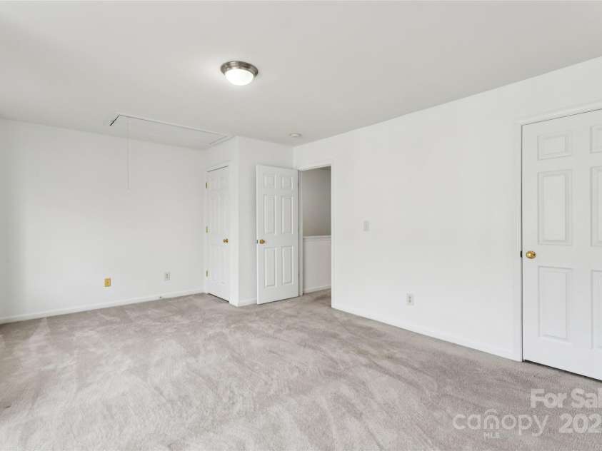 10032 Treeside Lane, Matthews, NC 28105.  MLS# CAR4329245, YatesRealty ID 11229. Third floor secondary bedroom