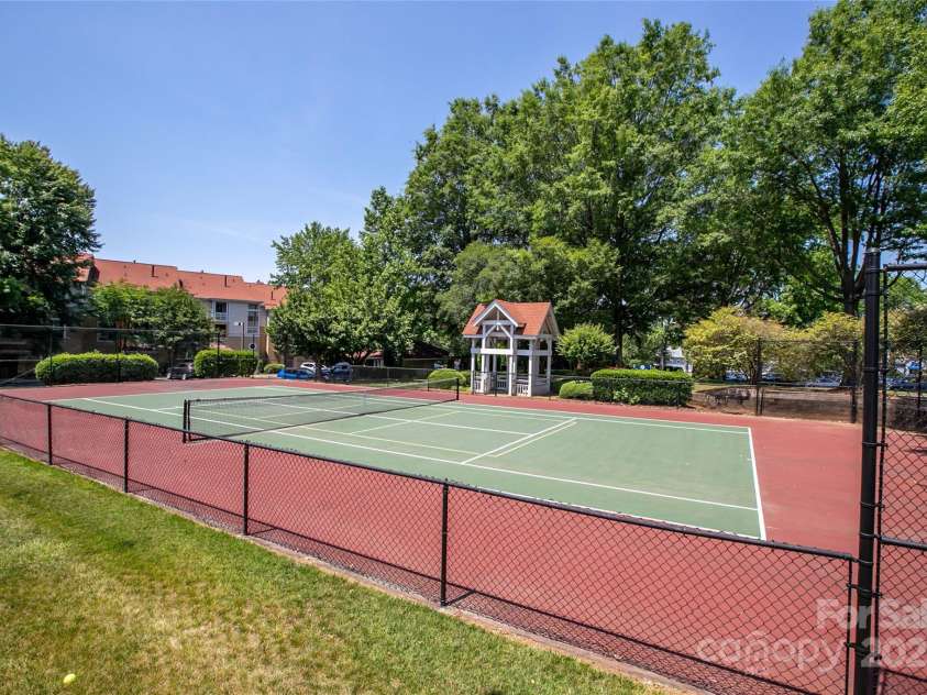 17919 Kings Point Drive, Cornelius, NC 28031.  MLS# CAR4290706, YatesRealty ID 11229. Court I
