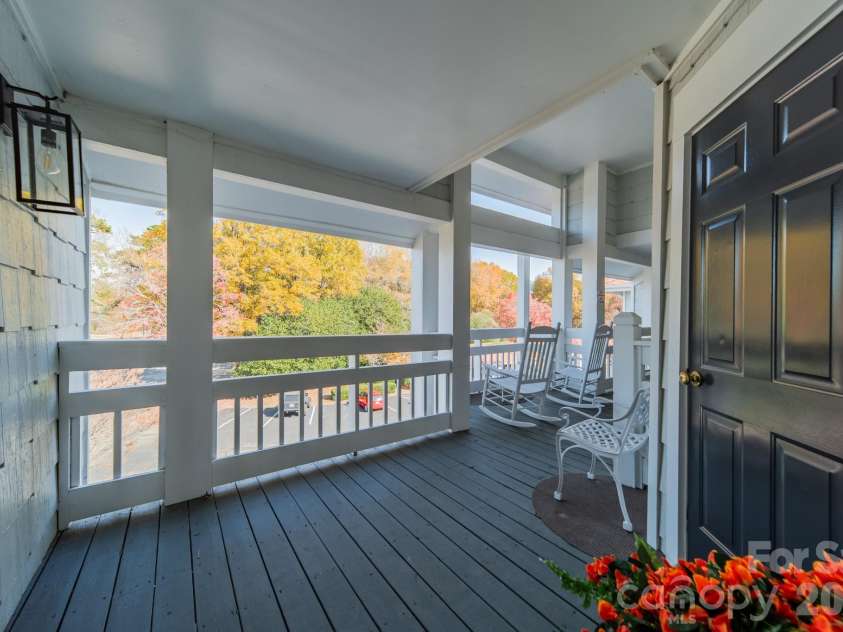 17919 Kings Point Drive, Cornelius, NC 28031.  MLS# CAR4320455, YatesRealty ID 11229. 