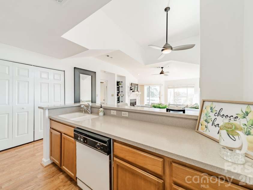 17919 Kings Point Drive, Cornelius, NC 28031.  MLS# CAR4320455, YatesRealty ID 11229. 